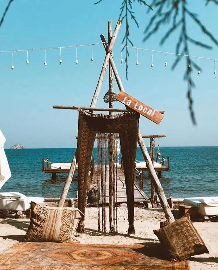 Отель La Local Beach House Yalikavak Турция