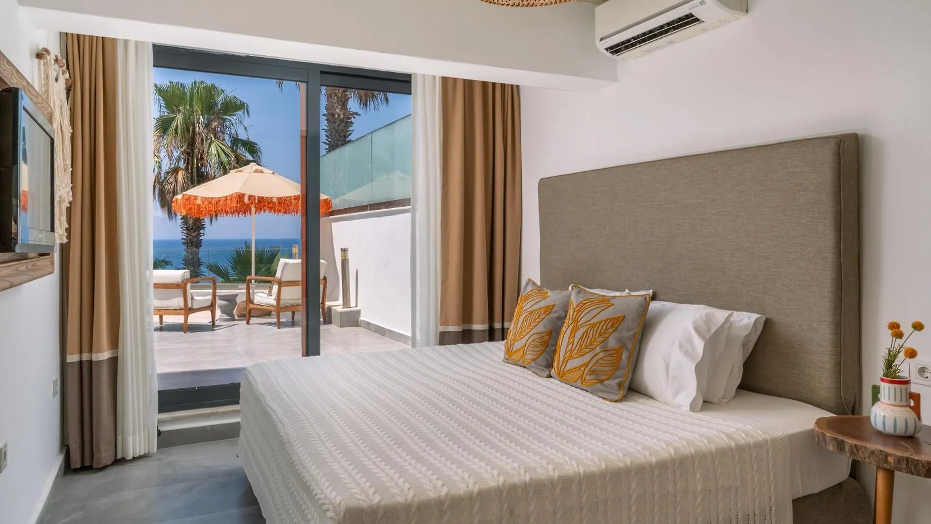 Отель La Local Beach House Yalikavak